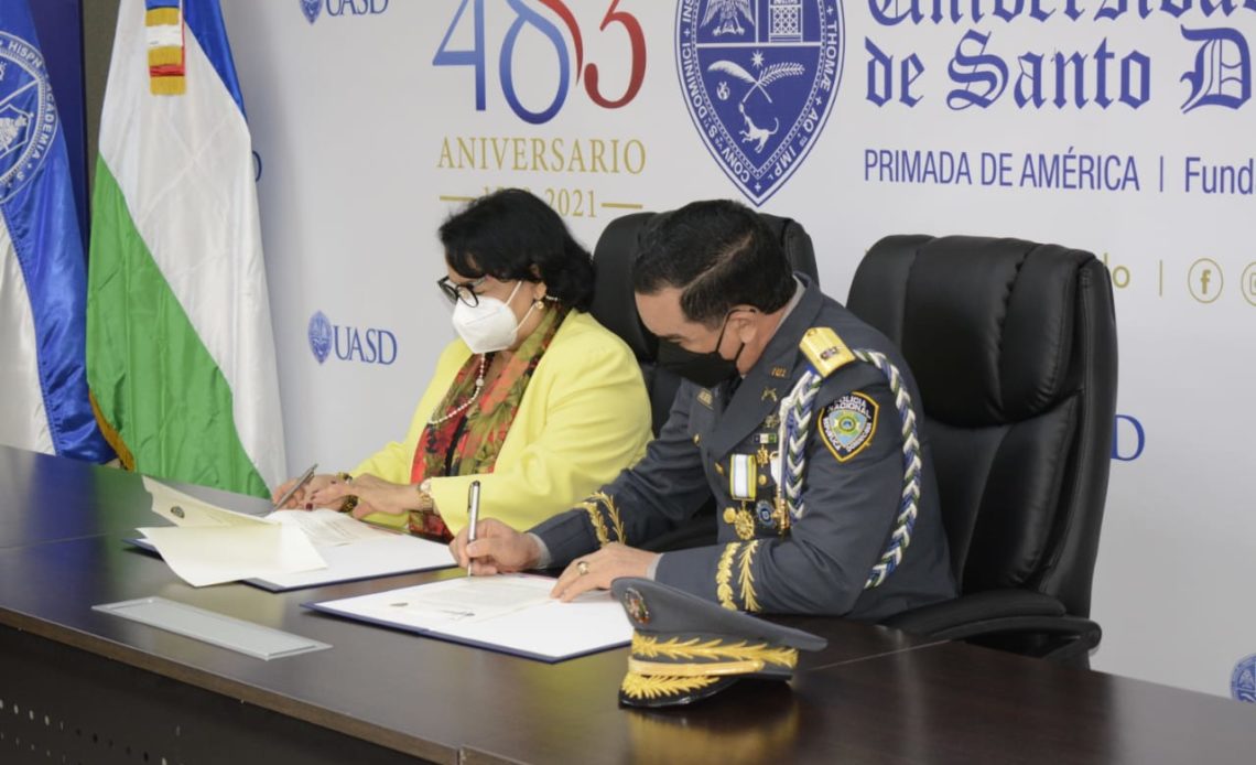 UASD y Policía Nacional firman acuerdo para entrenar y actualizar agentes