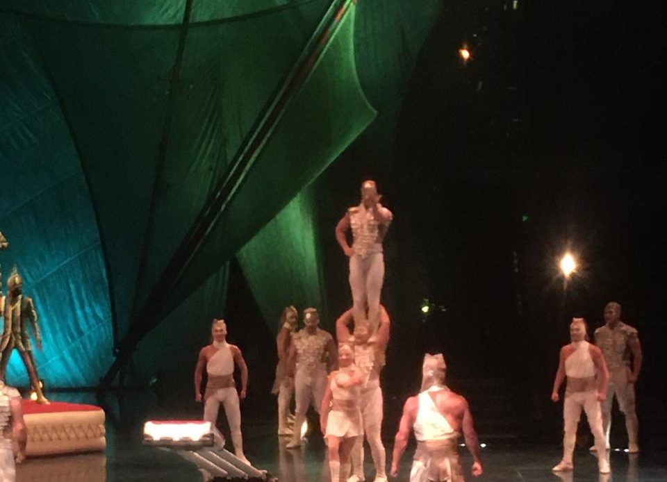 Cirque Du Soleil hace una presentación impresionante y fuera de serie
