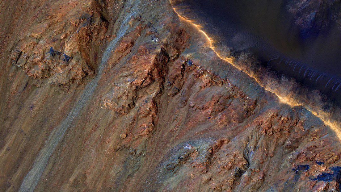 Descubren huellas creadas por caída de rocas, lo que sugiere la existencia de actividad sísmica en Marte