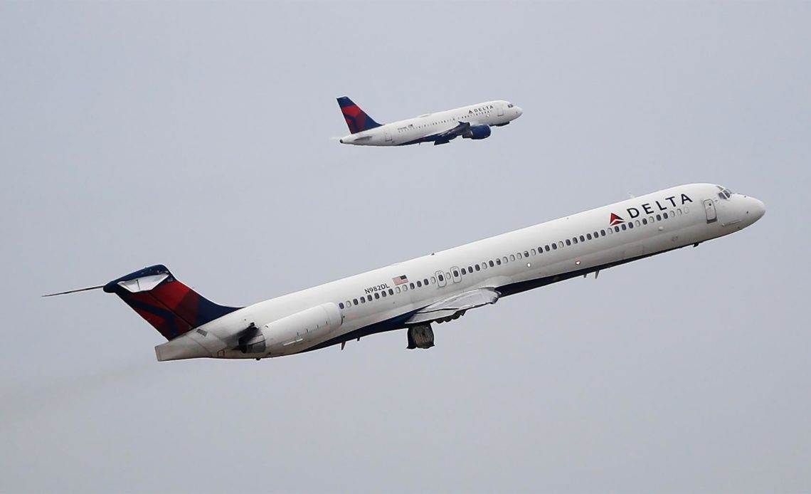 Delta pide establecimiento de una lista de pasajeros rebeldes que no puedan volar