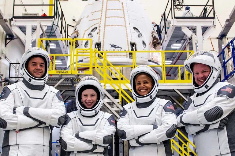 SpaceX planea primera caminata espacial privada: un empresario de EEUU comandará la misión
