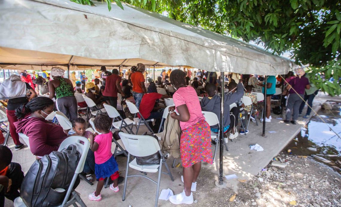 HRW denuncia EE.UU deportó más de 20.000 haitianos en 2021