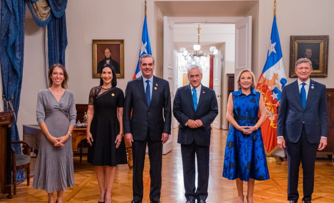 Presidente Piñera recibe con honores a Abinader y Raquel en el palacio de La Moneda en Chile