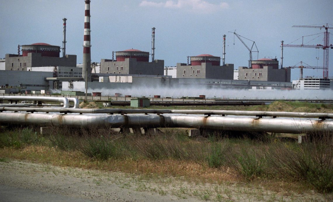 Reparada una línea eléctrica de la central nuclear controlada por Rusia
