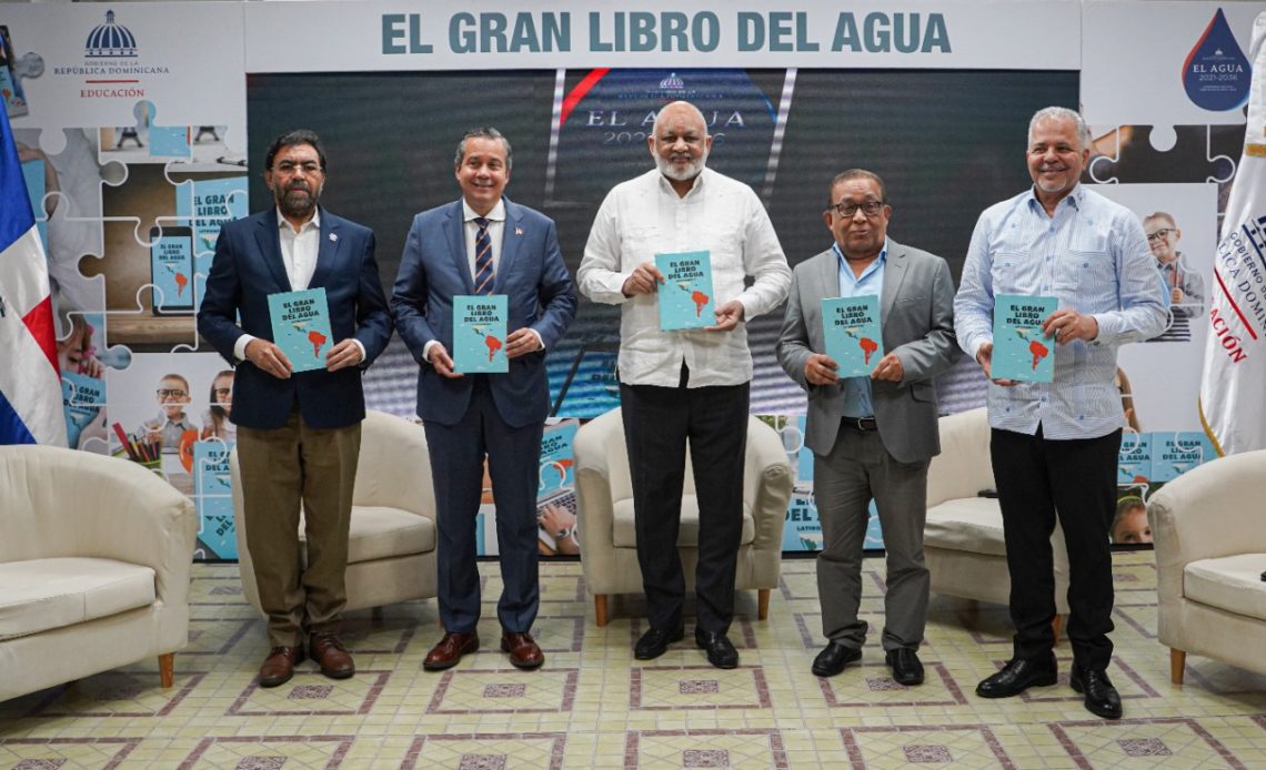 Ponen en circulación "El Gran Libro del Agua Latinoamérica" para concienciar sobre el preciado liquido