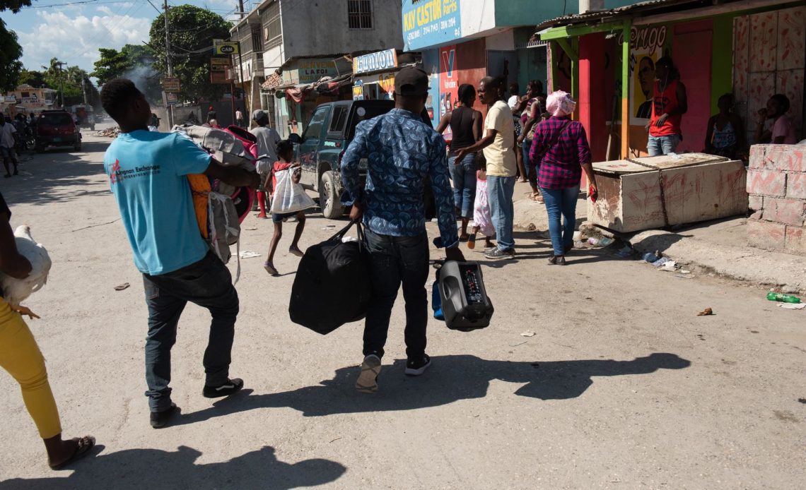 Cientos de familias huyen de la violencia de las bandas en Puerto Príncipe