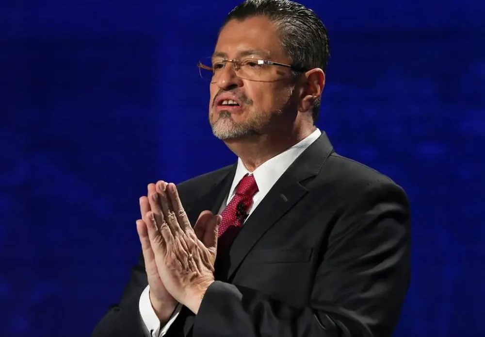 Presidente electo de Costa Rica se disculpa con mujeres que lo acusaron de acoso