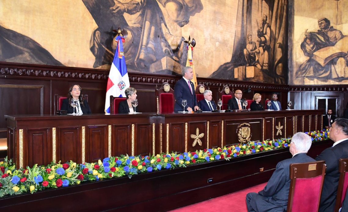 Duque condena el "genocidio" de Rusia y la "dictadura oprobiosa" de Venezuela