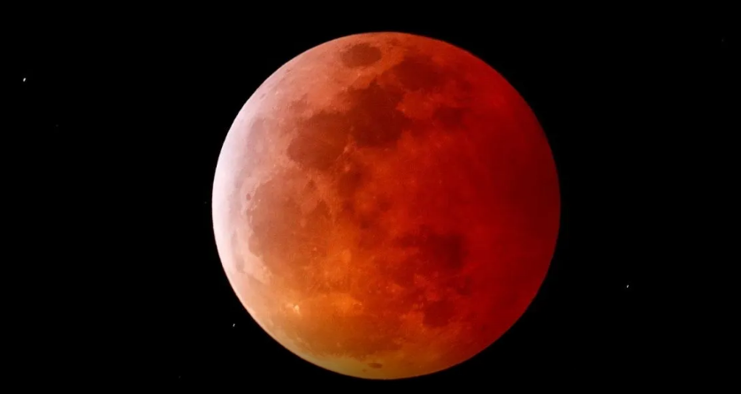 Luna de sangre: ¿Con quién observarás el eclipse lunar de esta noche?