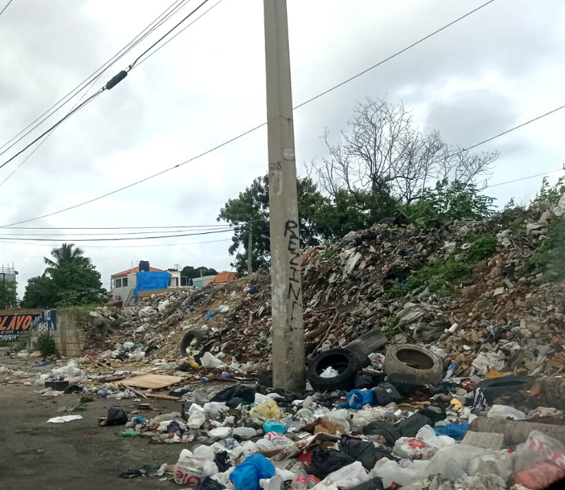 La basura sigue afeando distintas zonas de Santo Domingo Este