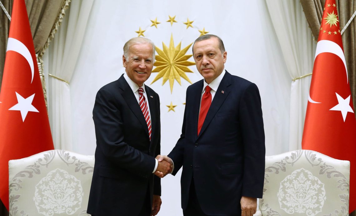 Biden y Erdogan hablarán mañana de Suecia y Finlandia en la cumbre de la OTAN