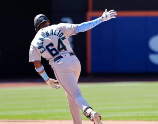 Encarnación pega grand slam con primer hit en MLB en triunfo de Marlins