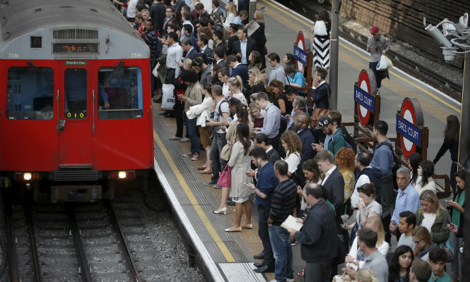 Estaciones de trenes y metro permanecen cerrados por huelga en Reino Unido