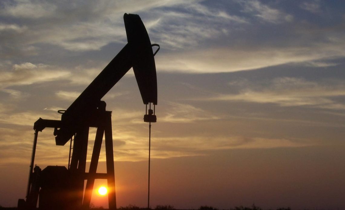 El petróleo de Texas sube un 3,2 % y cierra en 107,62 dólares el barril