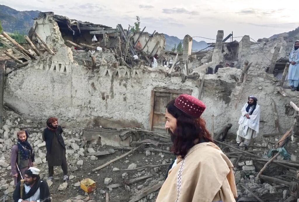 Al menos 920 muertos y 600 heridos tras terremoto en Afganistán