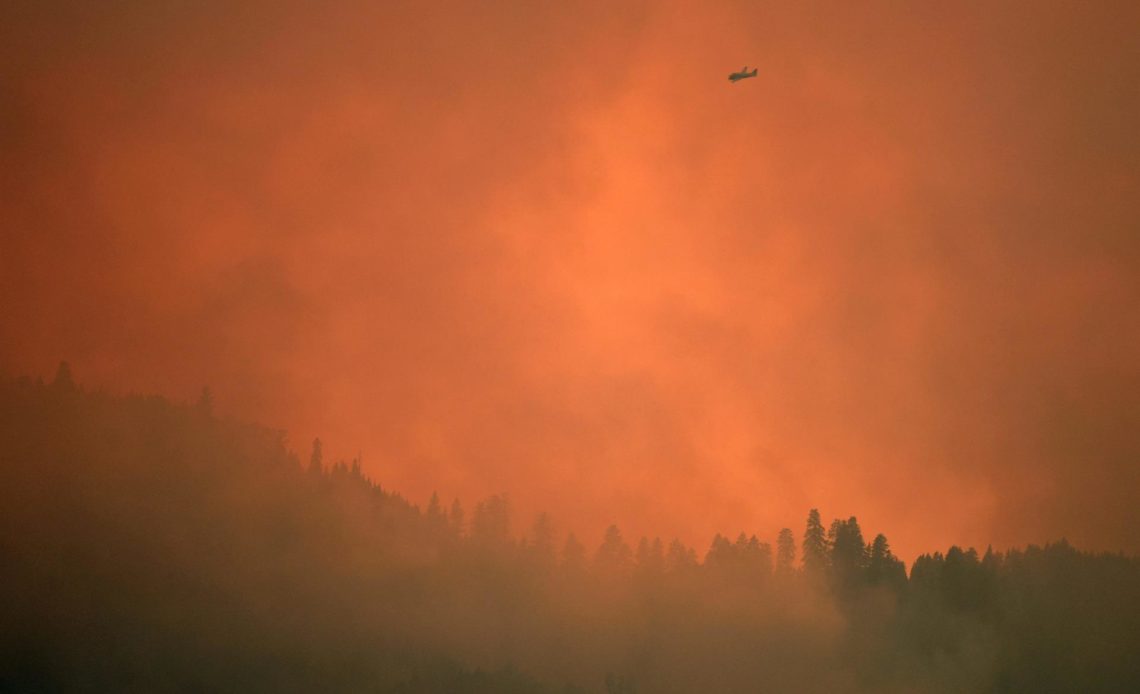 Nuevo icendio cerca del parque de Yosemite afecta a unas 1,700 hectáreas
