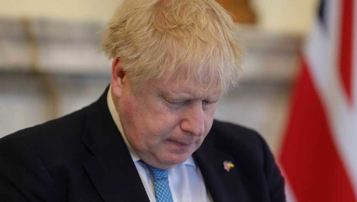 Boris Johnson: 4 crisis que llevaron a la caída del primer ministro de Reino Unido