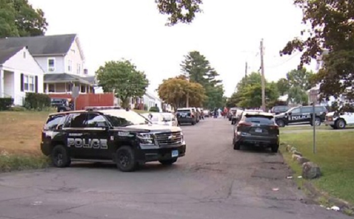 Al menos tres niños y una mujer fueron hallados muertos en Connecticut