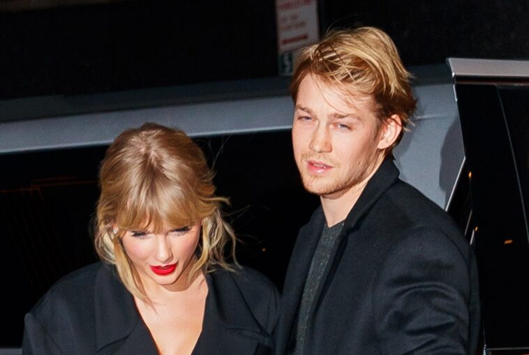 Se rumora que Taylor Swift se comprometió en secreto con Joe Alwyn