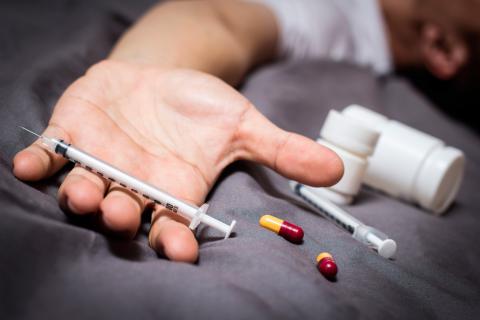 Muertes por sobredosis de drogas en EE.UU. aumentaron un 30% en 2020