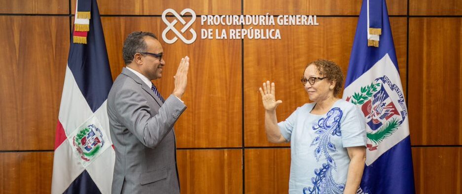 Miriam Germán juramenta al nuevo inspector general del Ministerio Público