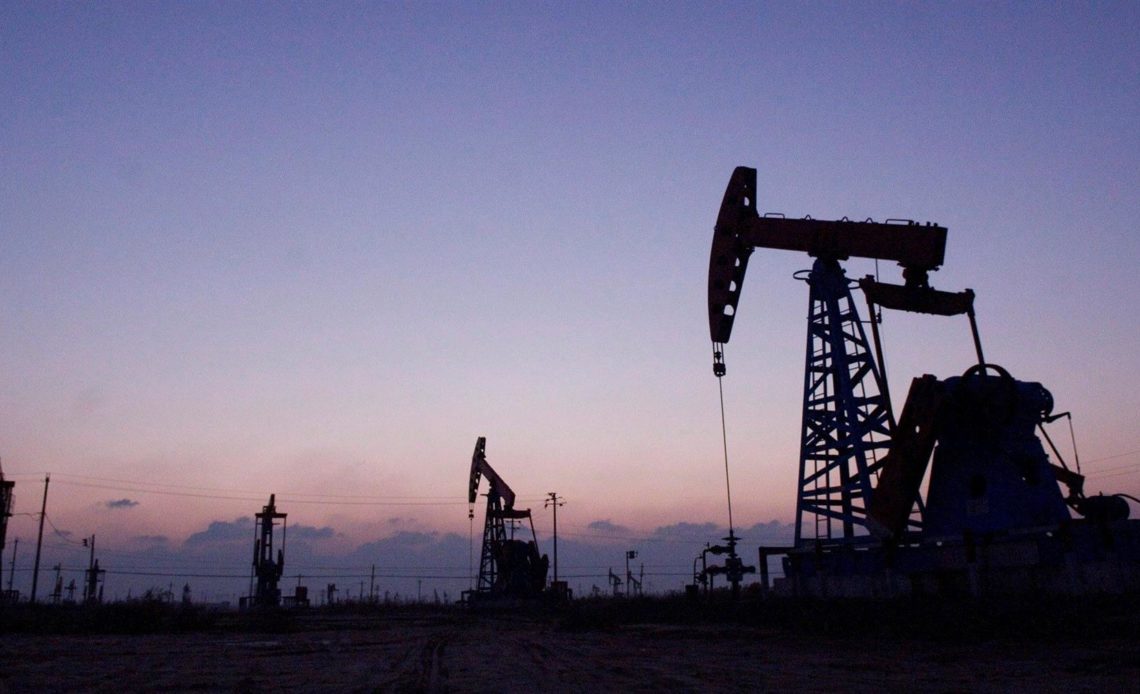 Petróleo de Texas baja un 0.6 % y cierra en 90.23 dólares el barril