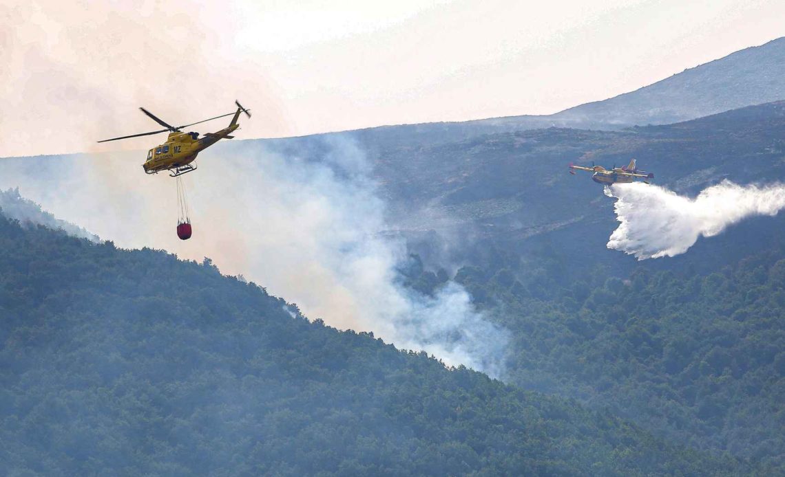 Cae helicóptero en montaña de Panamá y uno seis ocupantes avisa por video