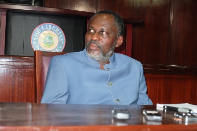 Jefe de Gabinete del presidente de Liberia es sancionado por corrupción