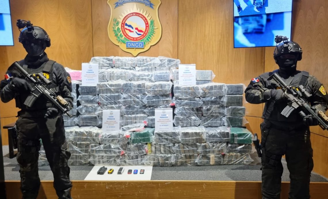 Al menos 565 paquetes de cocaína confiscó la DNCD