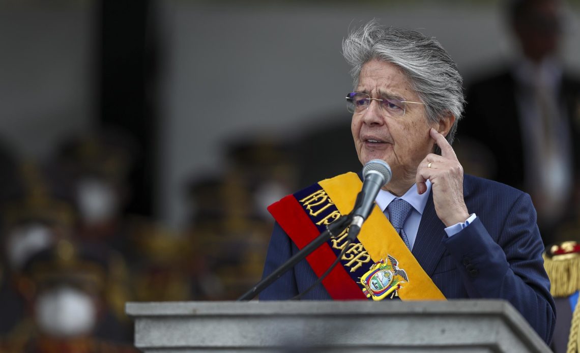 Presidente de Ecuador aboga por quitar subsidios a ricos y dárselos a pobres