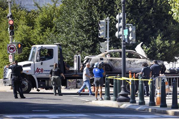Un hombre se suicidó tras chocar su auto contra valla del Capitolio de EE.UU.