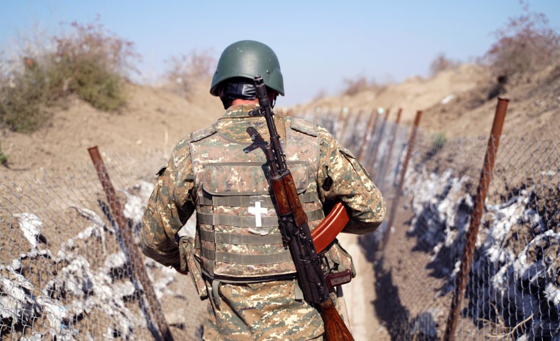 Choques entre Armenia y Azerbaiyán llegan en peor momento para Rusia