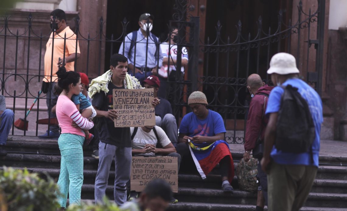 Inmigrantes venezolanos que van hacia EE.UU. denuncian atropellos en Honduras