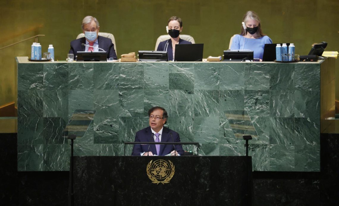 Petro pide ante la ONU acabar con "irracional" guerra contra drogas