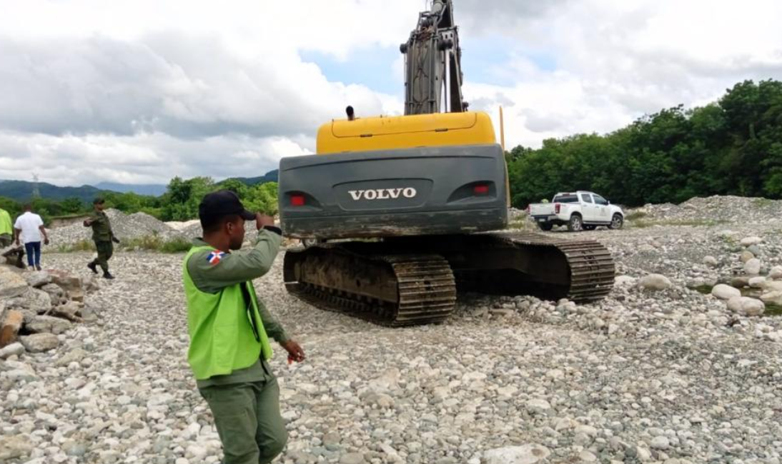 Ocupan maquinaria utilizada para extracción de arena en río Nizao