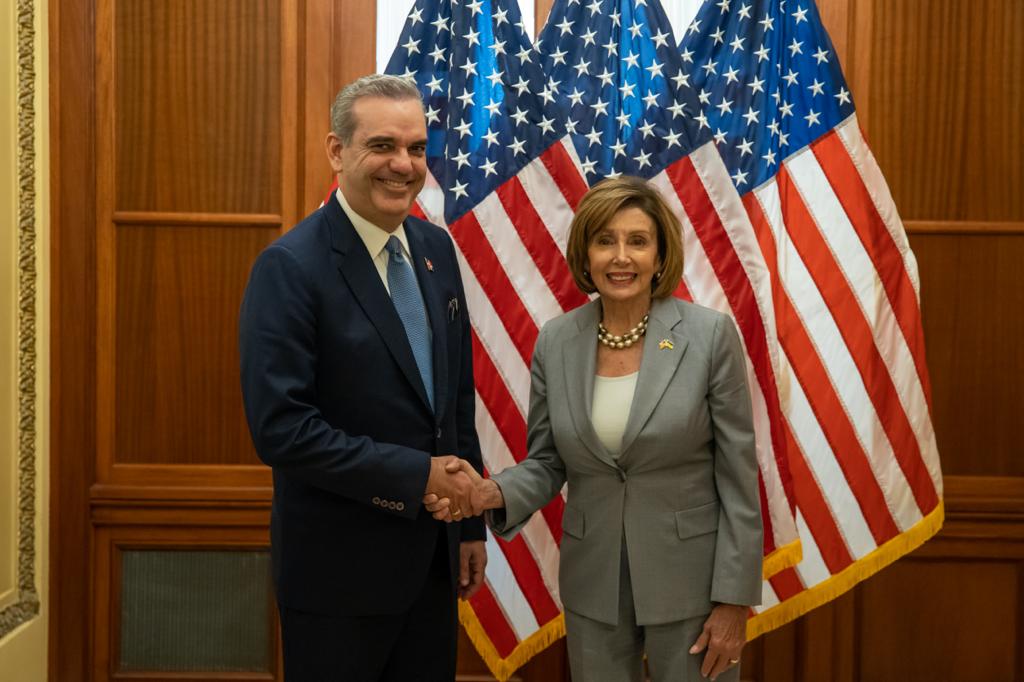Luis Abinader se reune en el Capitolio con Nancy Pelosi