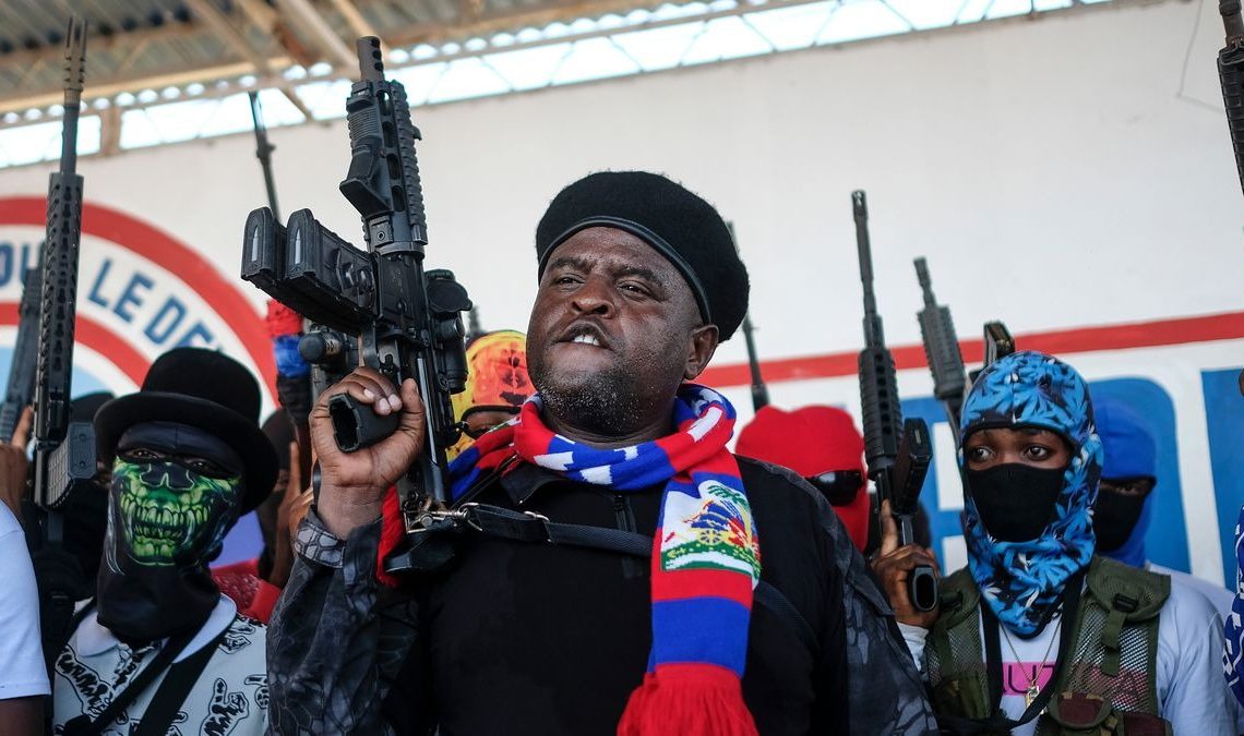 Quién es Jimmy “Barbecue” Cherizier, el líder de la banda que motoriza la violencia en Haití y quiere destituir al primer ministro