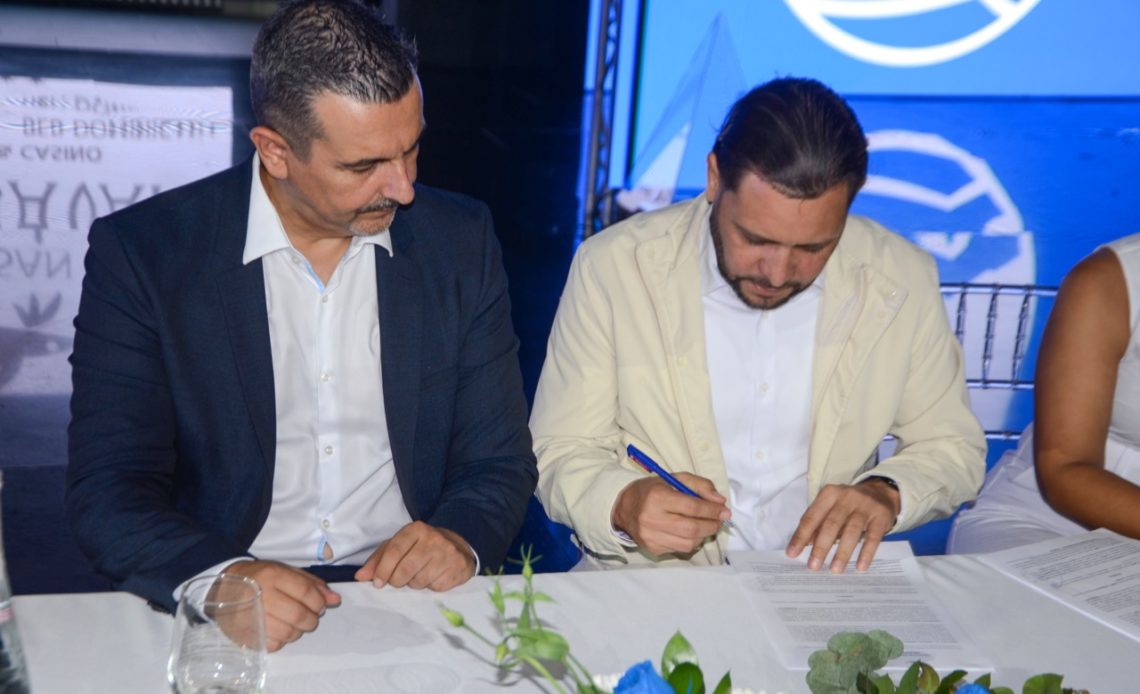 IDARD y LOPESAN Costa Bávaro firman acuerdo de conservación de costas