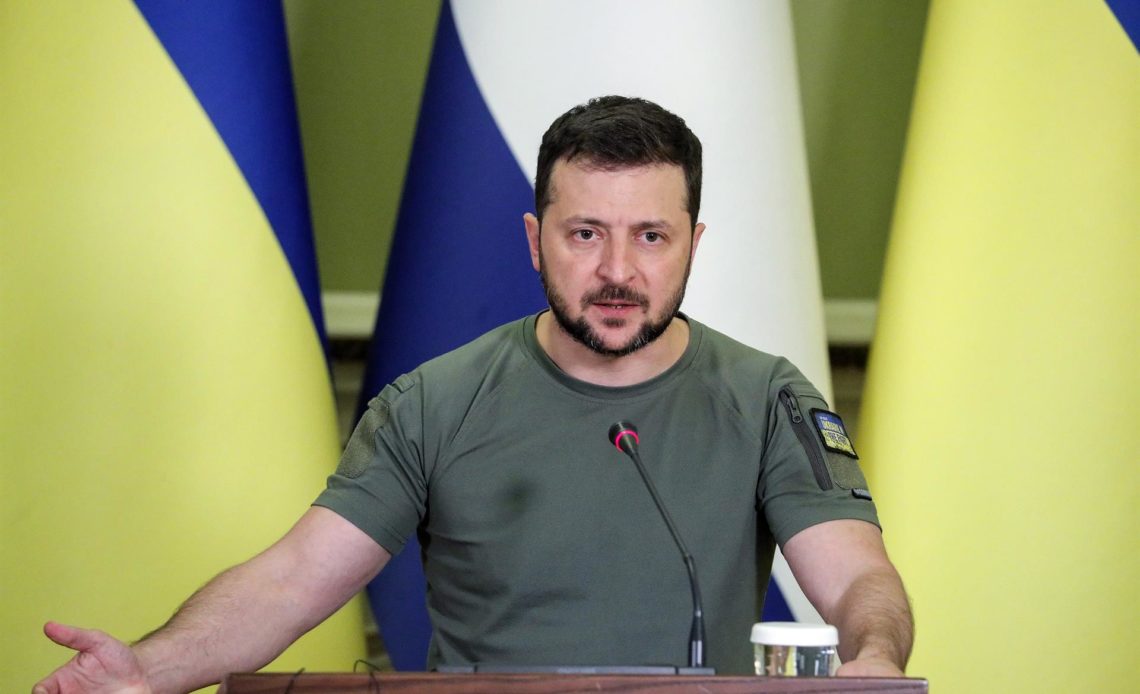 Zelenski destaca que Ucrania “no cayó en 3 días” y “paró al segundo ejército del mundo”