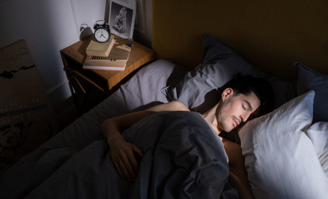 ¿Por qué los hombres se quedan dormidos después del sexo?