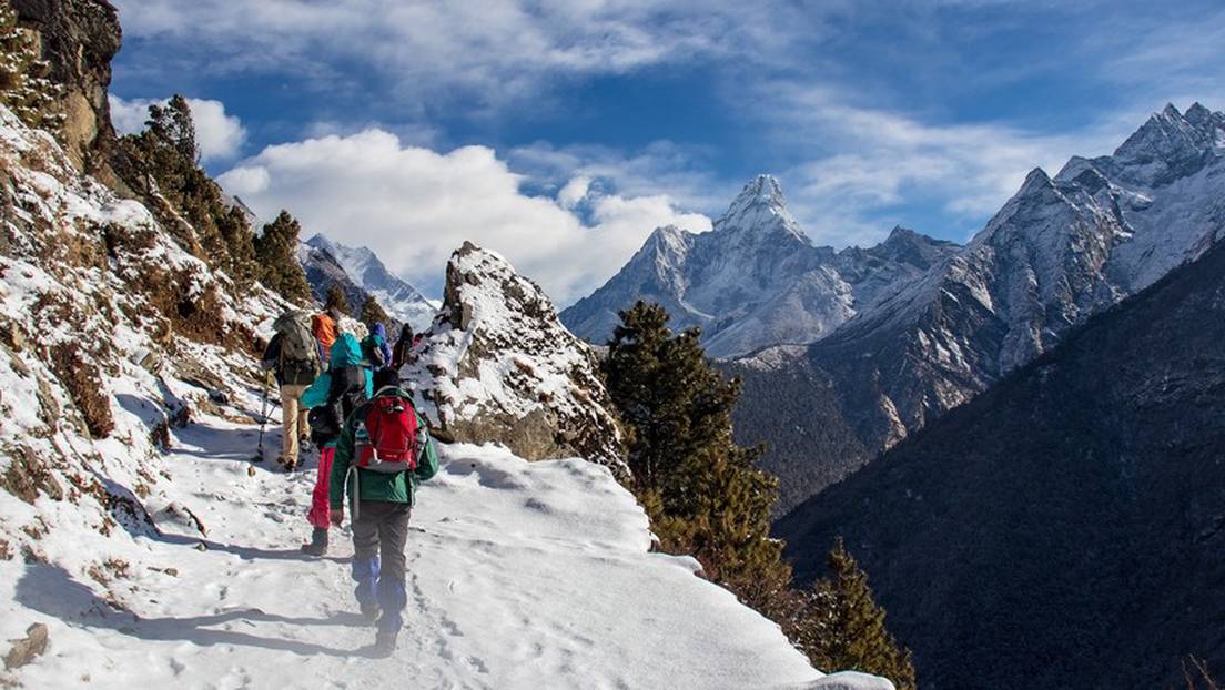 Recatistas intestifican búsqueda de alpinistas desaparecidos en el Himalaya