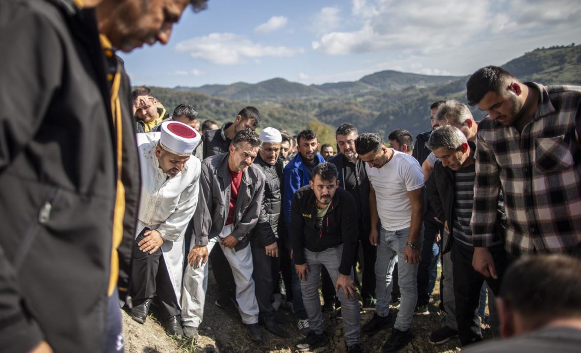 UE expresa sus condolencias por accidente minero en Turquía