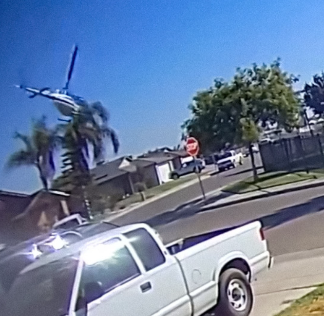Helicóptero cae en un vecindario residencial en EEUU
