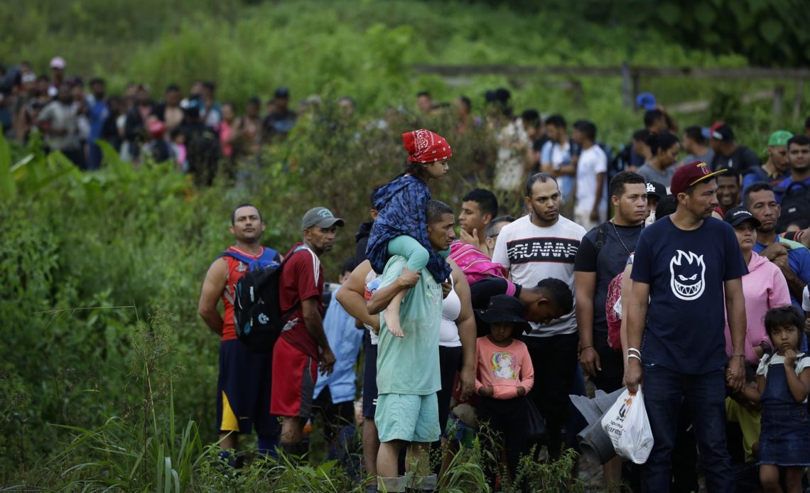 Miles de venezolanos varados en selva de Panamá por cierre terrestre en EE.UU.