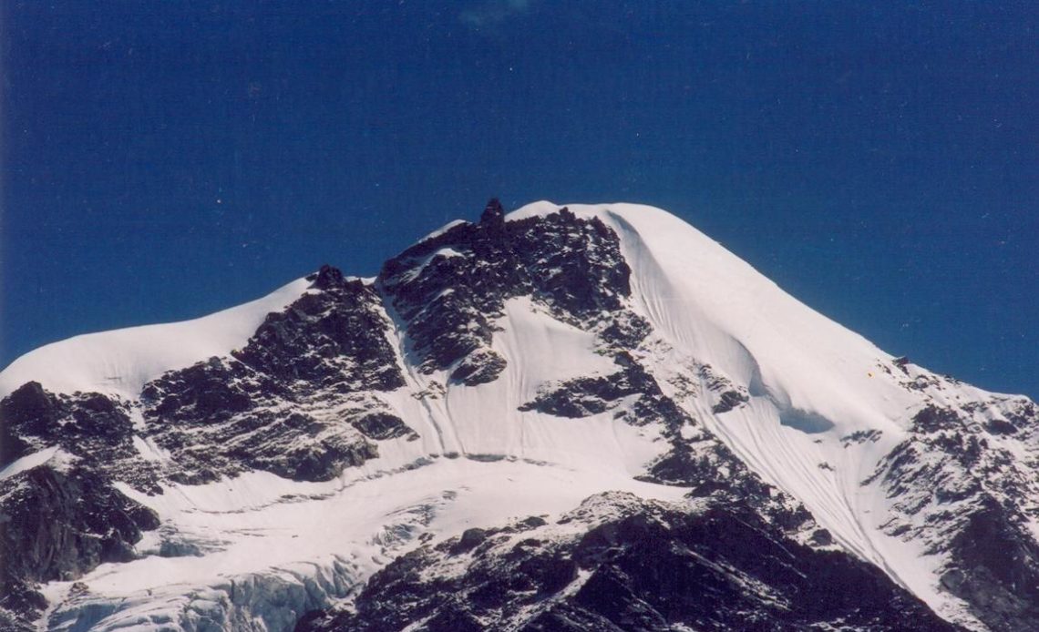 Aumentan a 26 los muertos por avalancha en el Himalaya