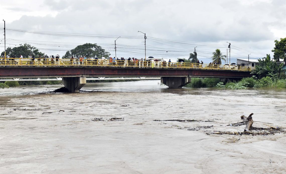 Extienden alertas roja y amarilla en todo Honduras por lluvias de Julia