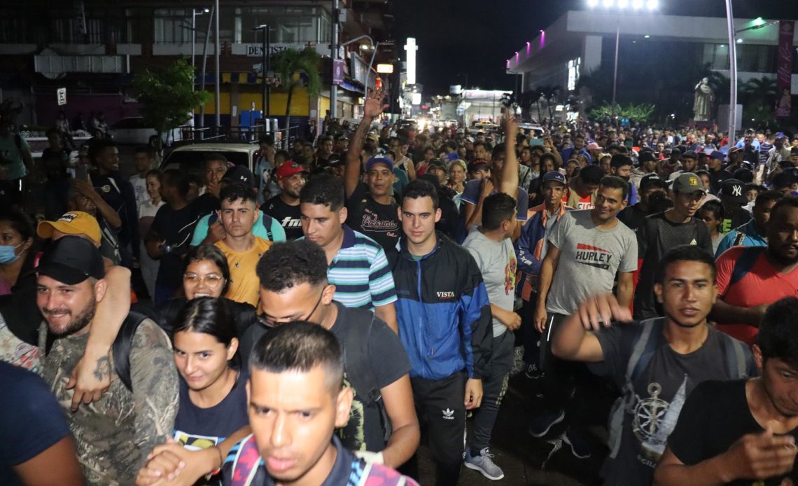 Migrantes en frontera sur mexicana piden deportación por nuevas restricciones