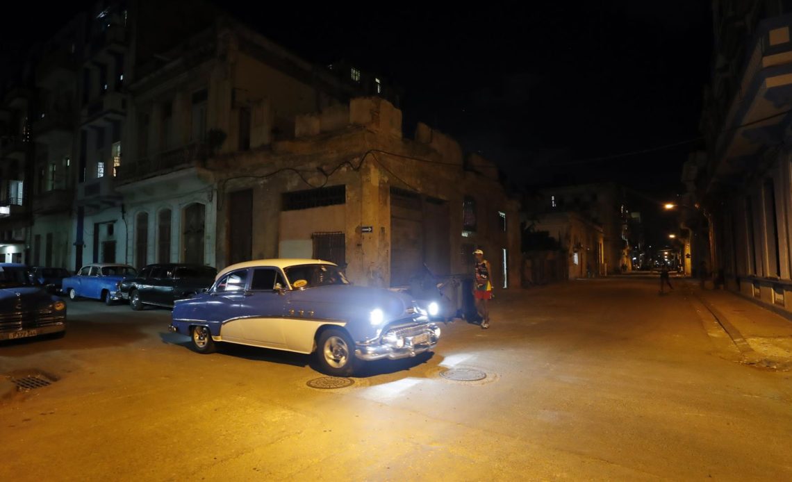 Cuba prevé un apagón simultáneo del 41 % del país en la noche de este lunes