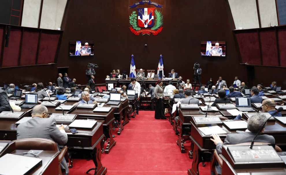 Senadores lamentan fallecimiento de Amable Aristy Castro