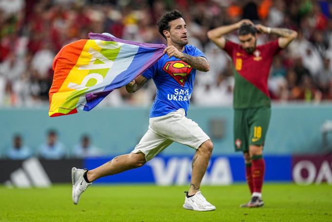 Liberan "sin consecuencias" a Mario Ferri, el italiano que irrumpió con bandera LGBTQ en el Mundial